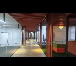 Immaculative Well Located Office-all Bills Paid