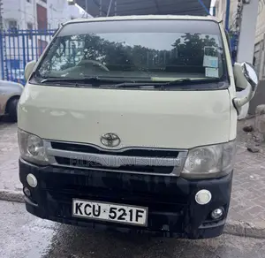 Toyota HiAce 2013 White