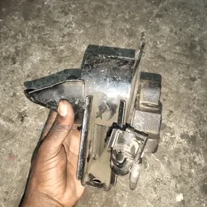 Nissan Xtrail Nt30 Engine Mount Petrol