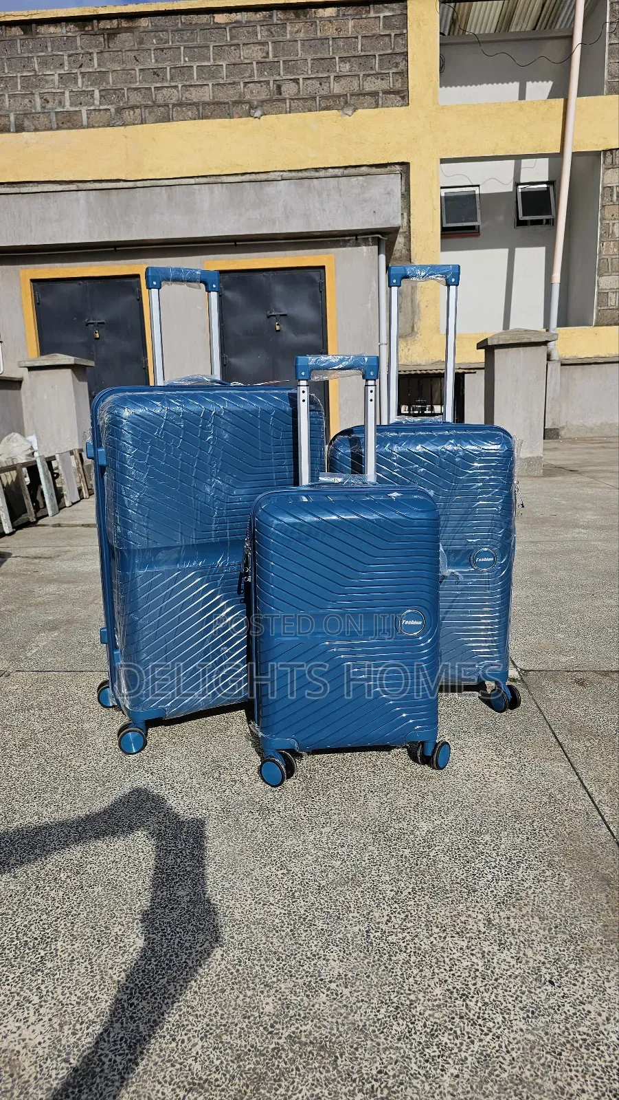 Luxurious Suitcase_ele