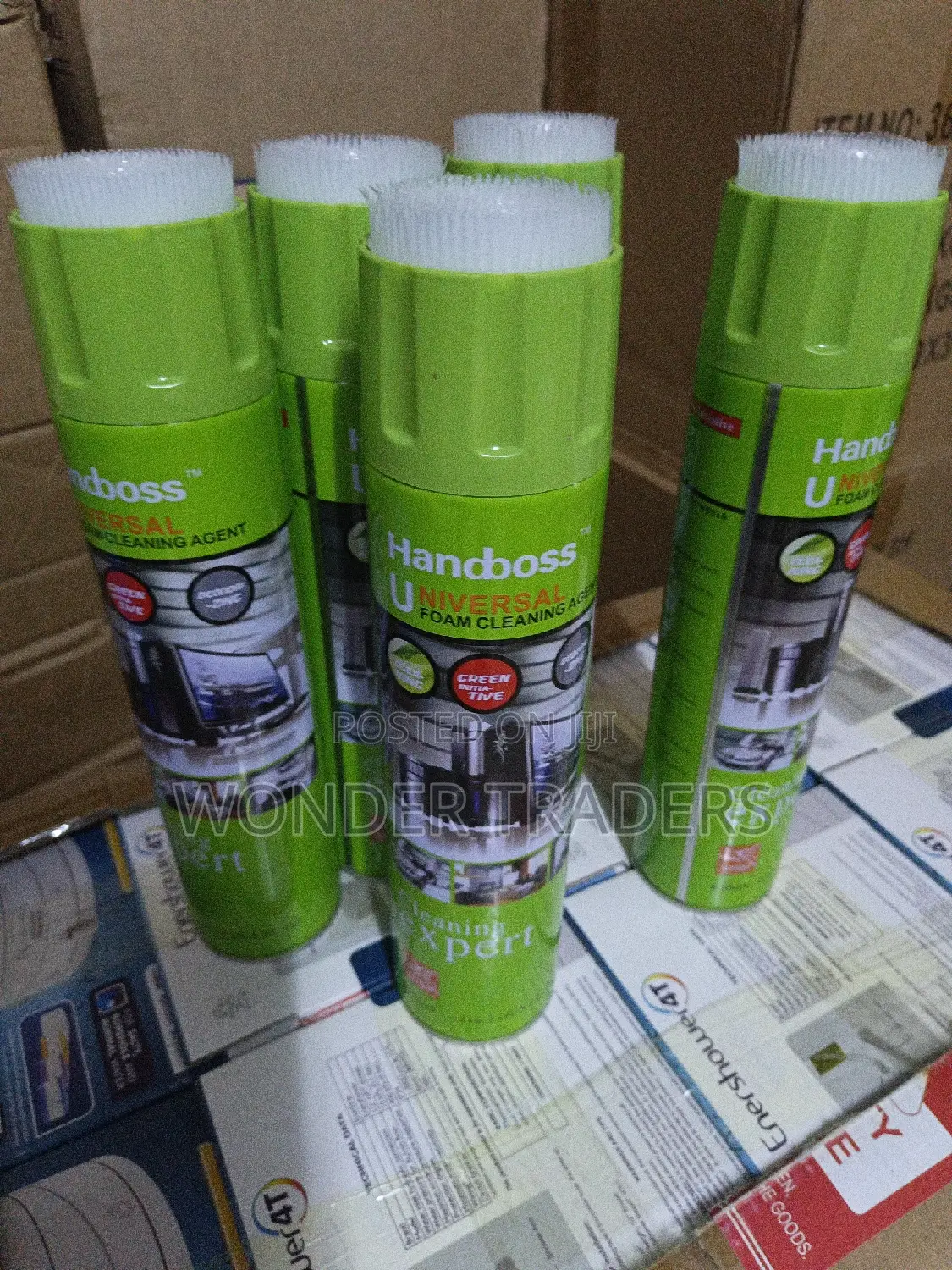Handboss Universal Foam Cleaning Agent.