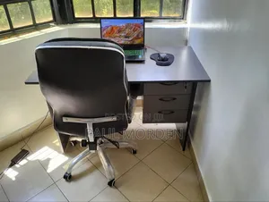 Leather Office Chair With Gray Office Table