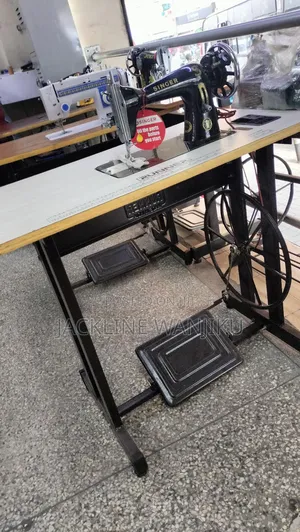 Complete Singer Sewing Machine/ Croth Sewing Machine Singer