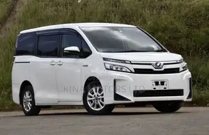 Toyota Voxy 2018 Off white