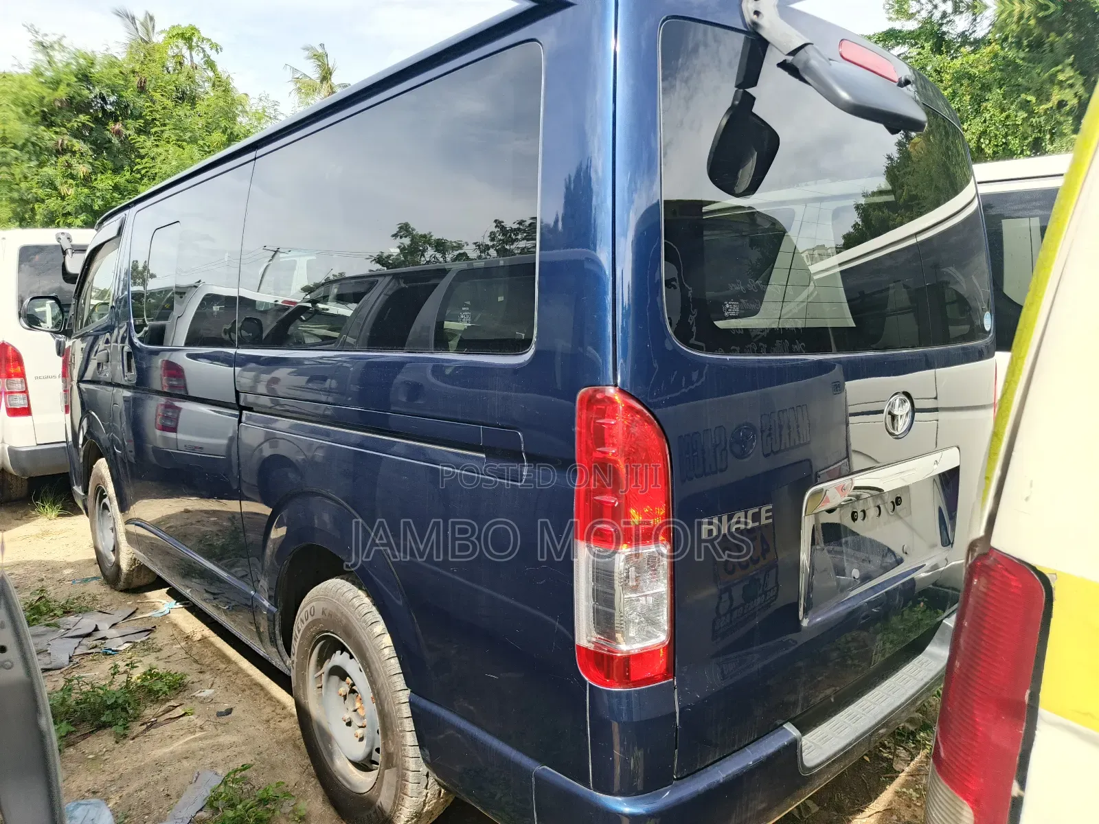 Toyota HiAce 2019 Blue