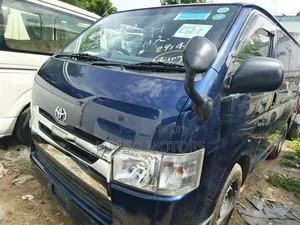 Toyota HiAce 2019 Blue