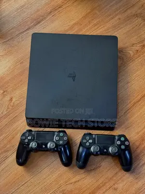 Ps4 Slim Ex Uk Two Pads