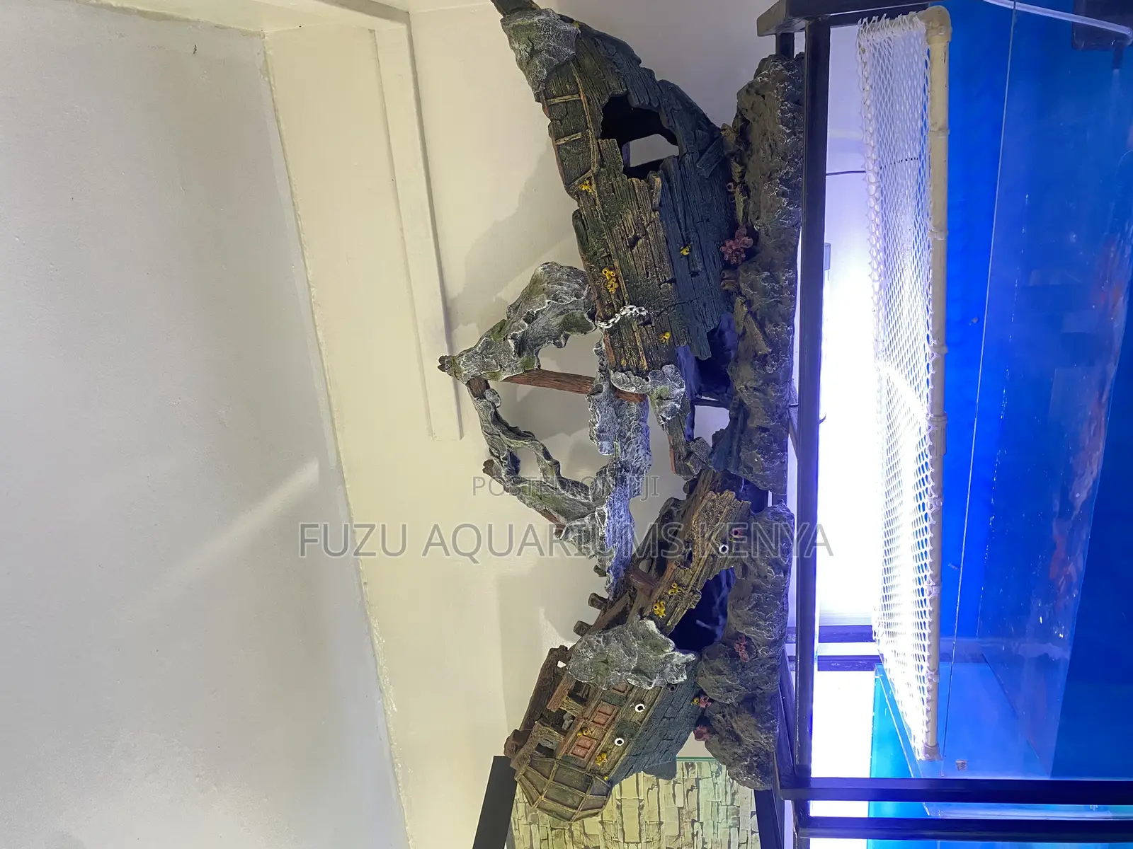 1-Meter Sunken Ship Aquarium Decor – Legendary Look!