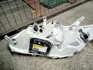 Headlight Xenon Fielder Axio 2008