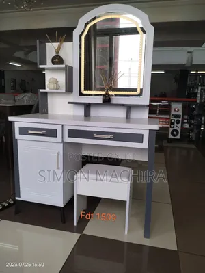 Executive Big Dressing Table With Sliding Mirror