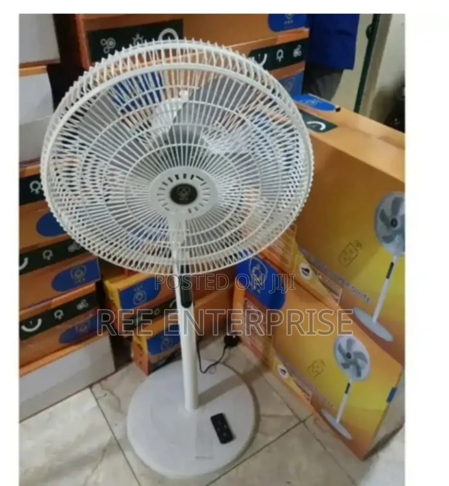 Modern Standing Fan Remote Controlled Urk 16
