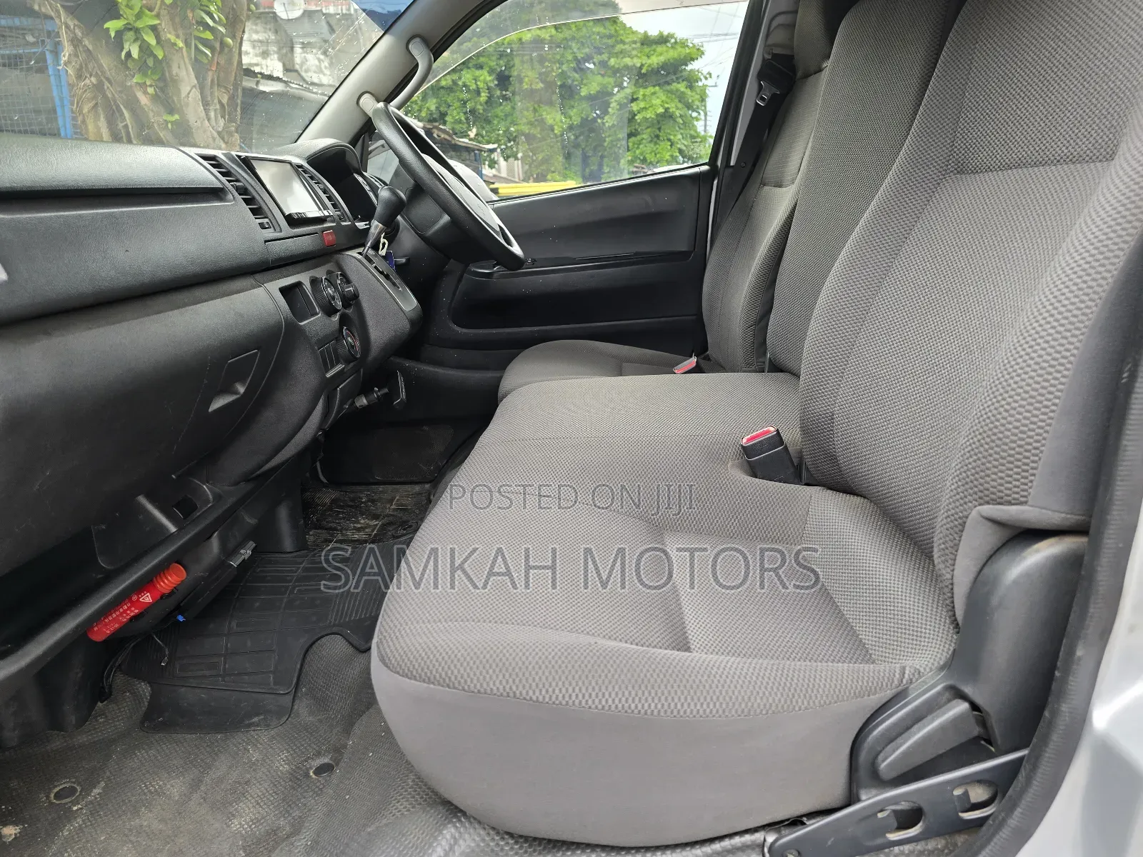 Toyota HiAce 2016 Silver