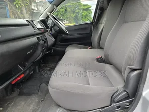 Toyota HiAce 2016 Silver