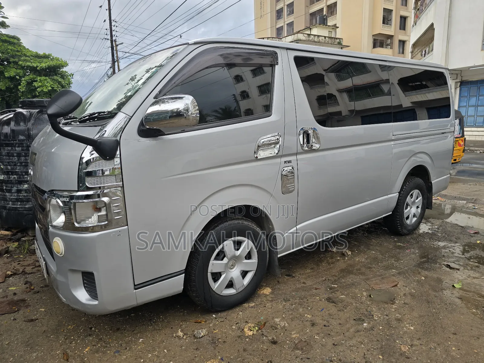 Toyota HiAce 2016 Silver