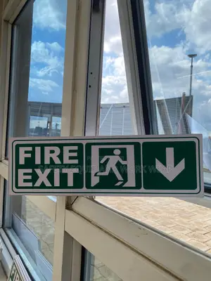 Fire Exit Left Arrow – Bold Design For Fast Visual