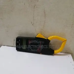Digital Clamp Meter Pm2028b
