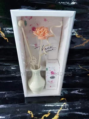 *Decorative Flowers Ceramic Vase Reed Diffuser *
