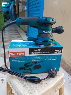 Makita Orbital Sander And Free Sandiing Disc