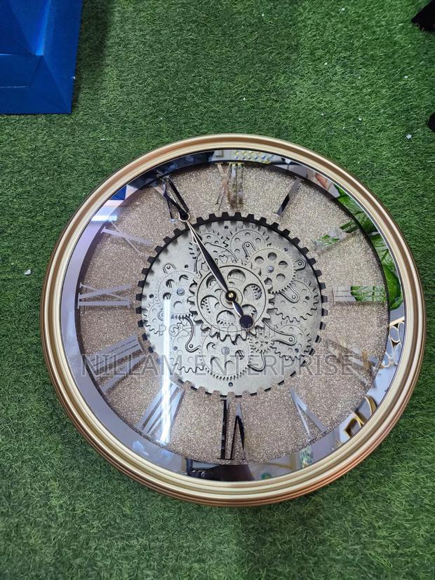 Luxurious Vintage Wall Clock With Rotating Gears - thumbnail 4