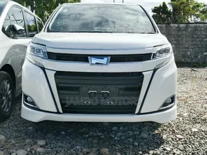 Toyota Noah 1.8 FWD Hybrid (7 seater) 2018 White