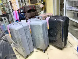 Quality Medium Suitcases Available at 4000 Each((Rubber))