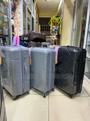 Quality Medium Suitcases Available at 4000 Each((Rubber))