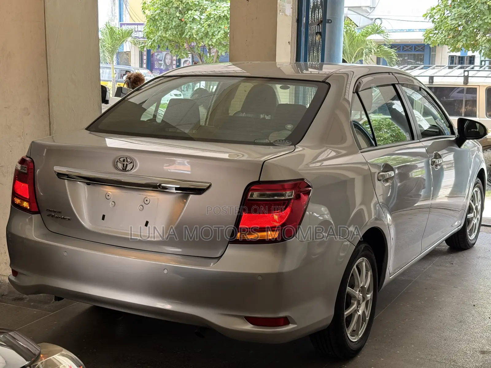 Toyota Axio 2018 Gold