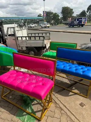Styling Waiting Bench