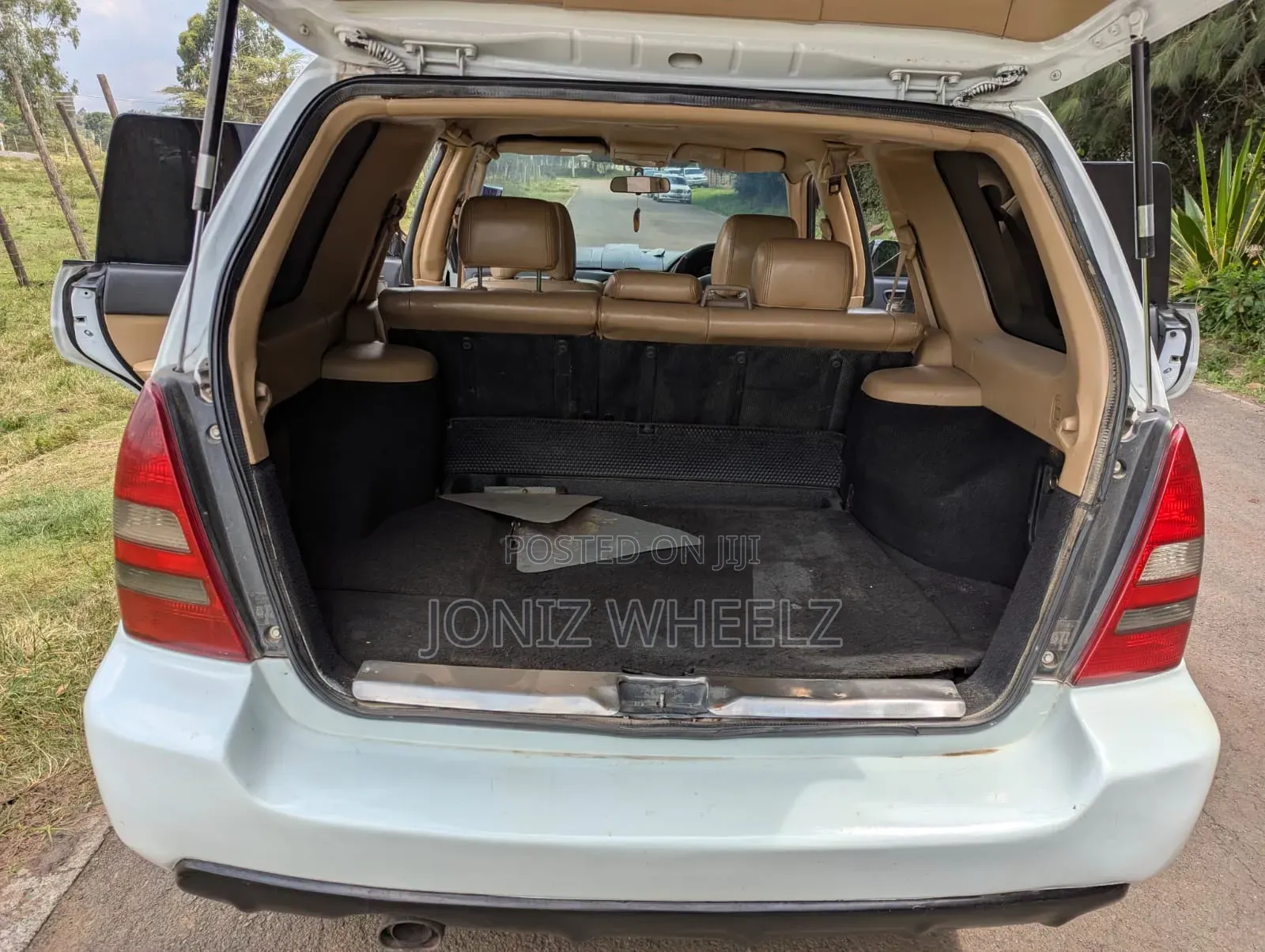 Subaru Forester Automatic 2004 White