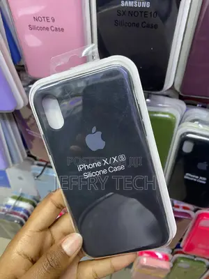 Yatwin Silicone Case for iPhone X/Xs Soft-Touch-Black