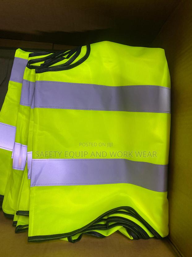 Reflector Vests Green Zipped For Site Workers.