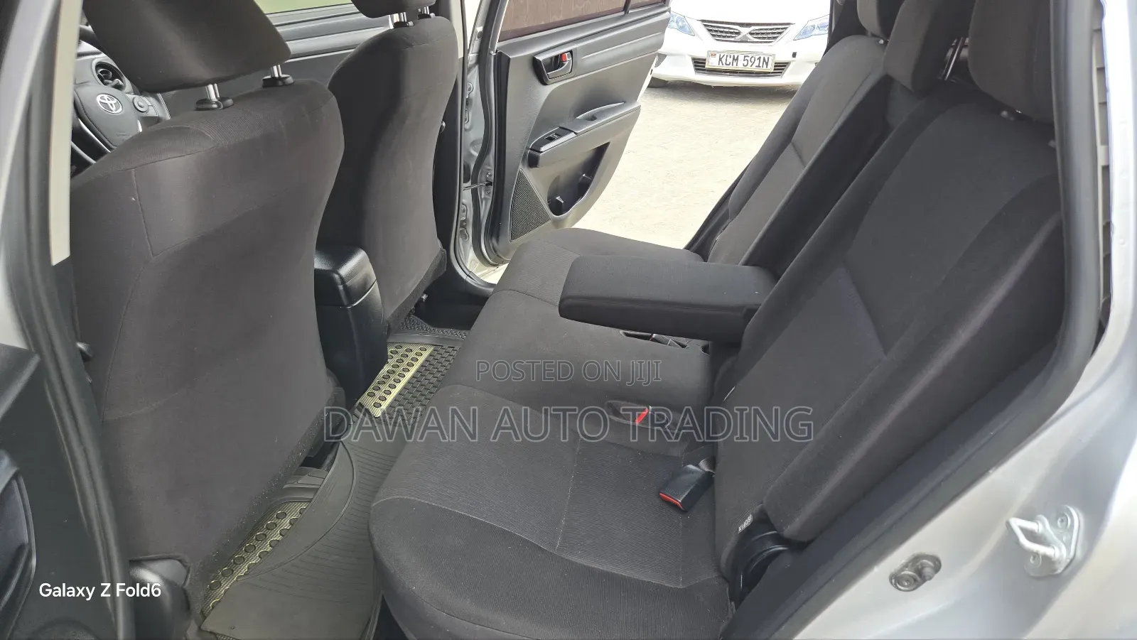 Toyota Corolla Fielder 2017 Silver