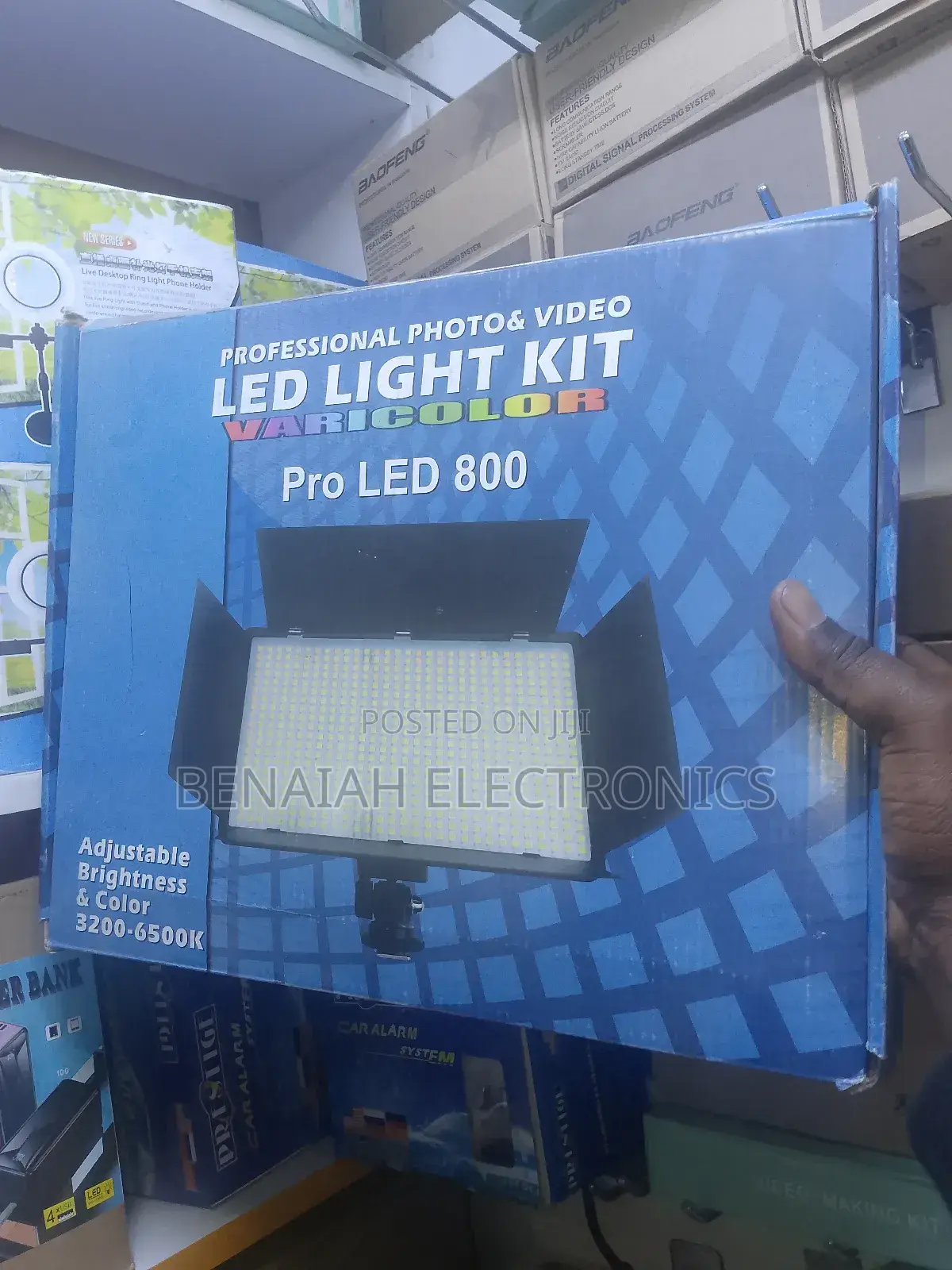 Pro 800+ Studio Lighting Lamp With 2 Rechargeable Batteries