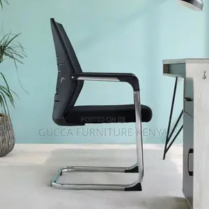 Office Chair: Professional Upholstered Office Board Armchair