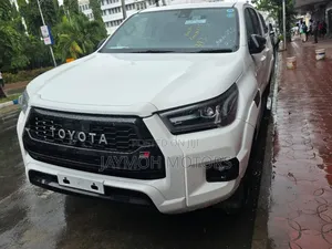 Toyota Hilux 2022 White