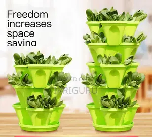 Stacking Planting Pots Turns the Balcony Into a Small Vegeta