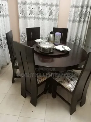A Reassuring 6 Seater Table With a Spin