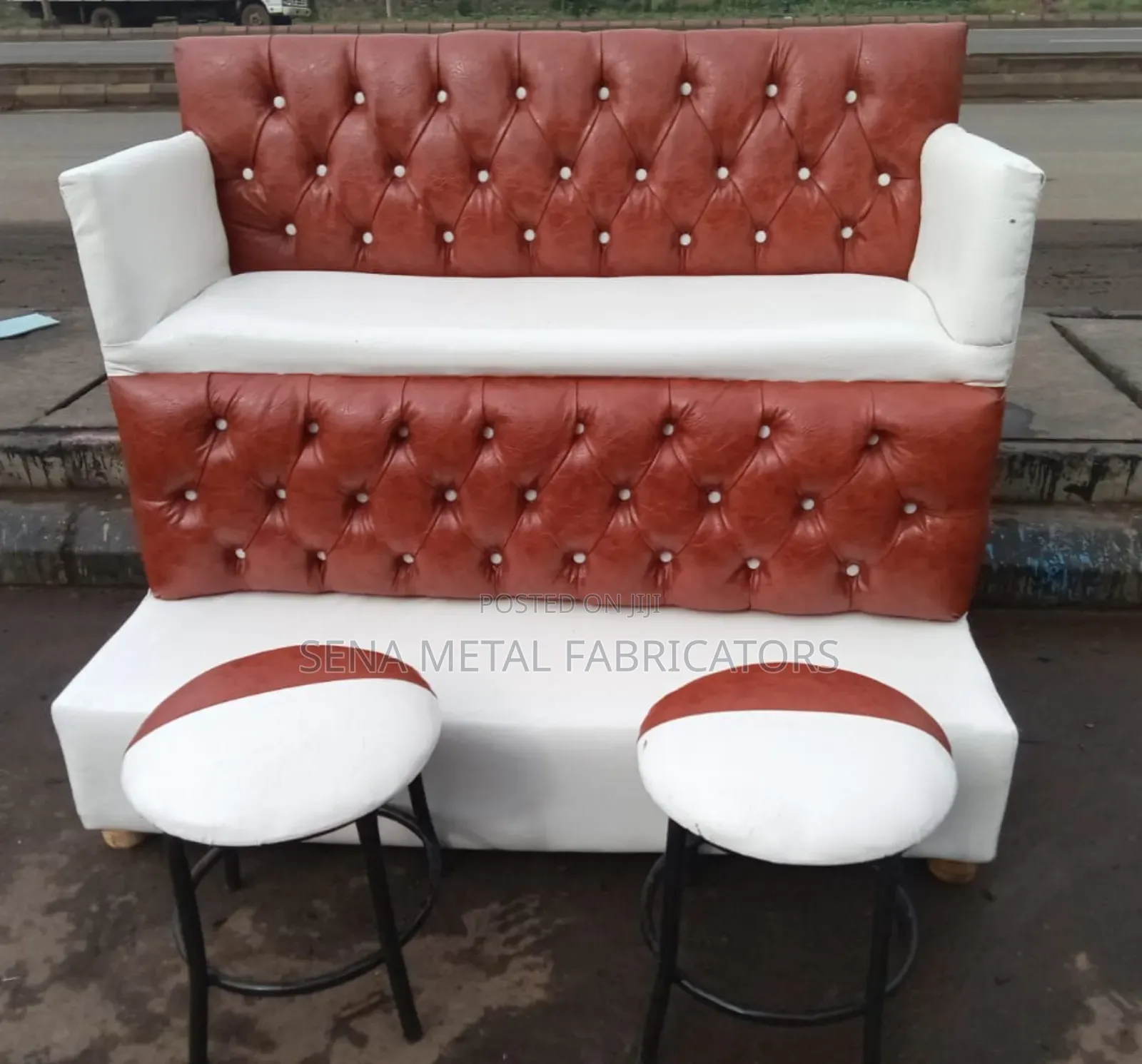 Pedicure Couch With 2 Chairs
