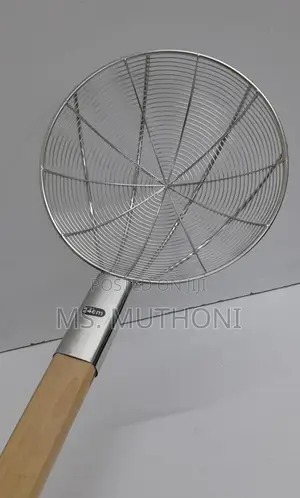 *Round Stainless Steel Strainer With Wooden Handle