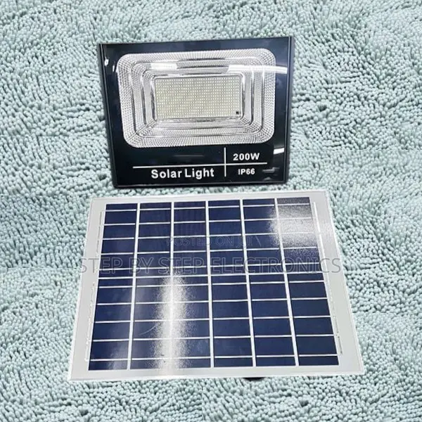 Remote Controlled 200w Dusk to Dawn Solar Floodlight