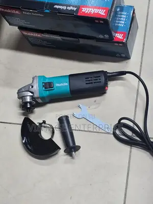 Makita 4'5 Grinder