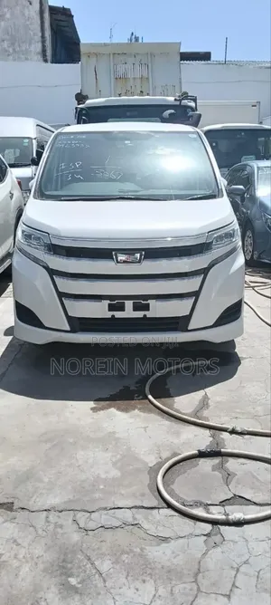Toyota Noah 2018 White