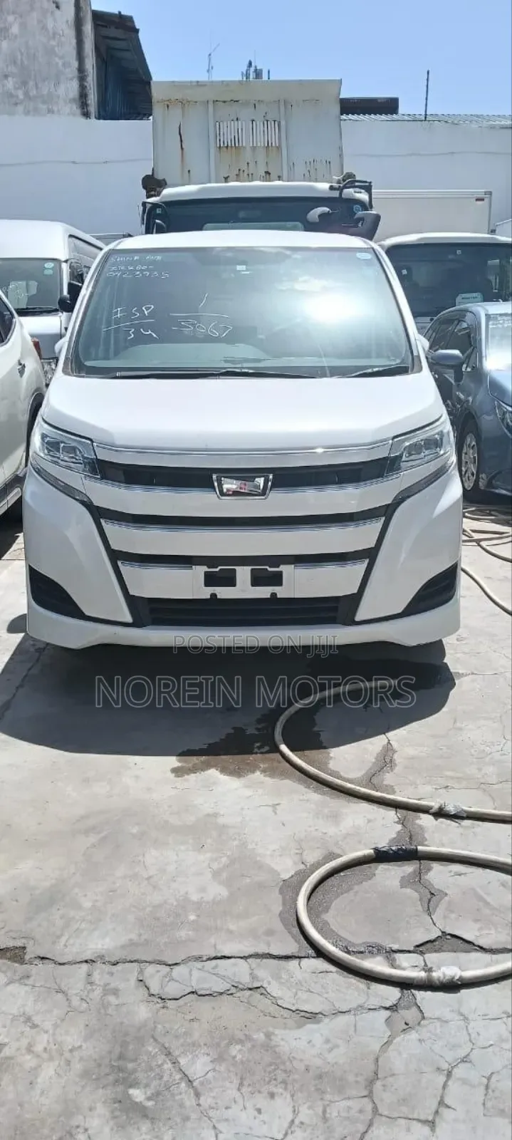 Toyota Noah 2018 White