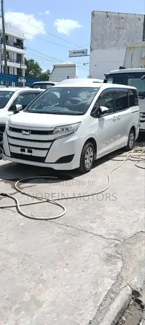 Toyota Noah 2018 White