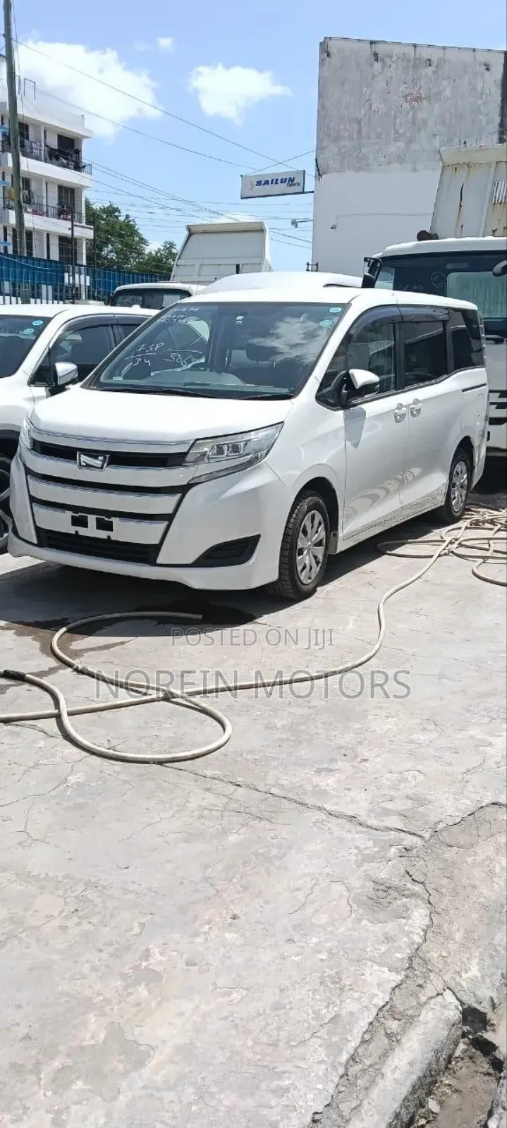Toyota Noah 2018 White