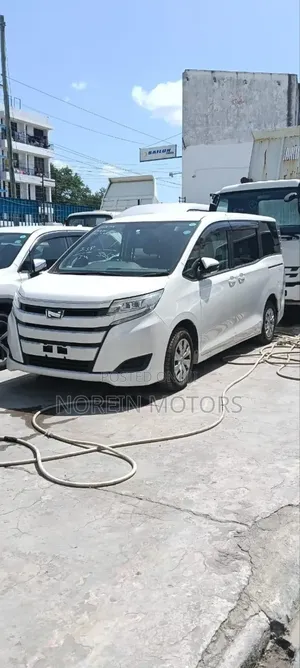 Toyota Noah 2018 White