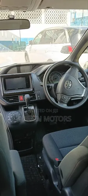 Toyota Noah 2018 White