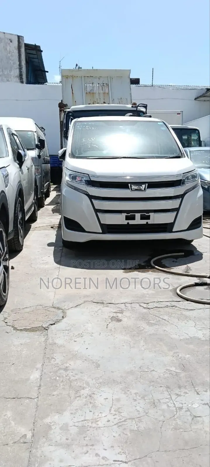 Toyota Noah 2018 White