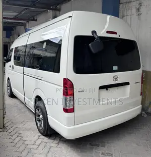 Toyota HiAce 2019 White