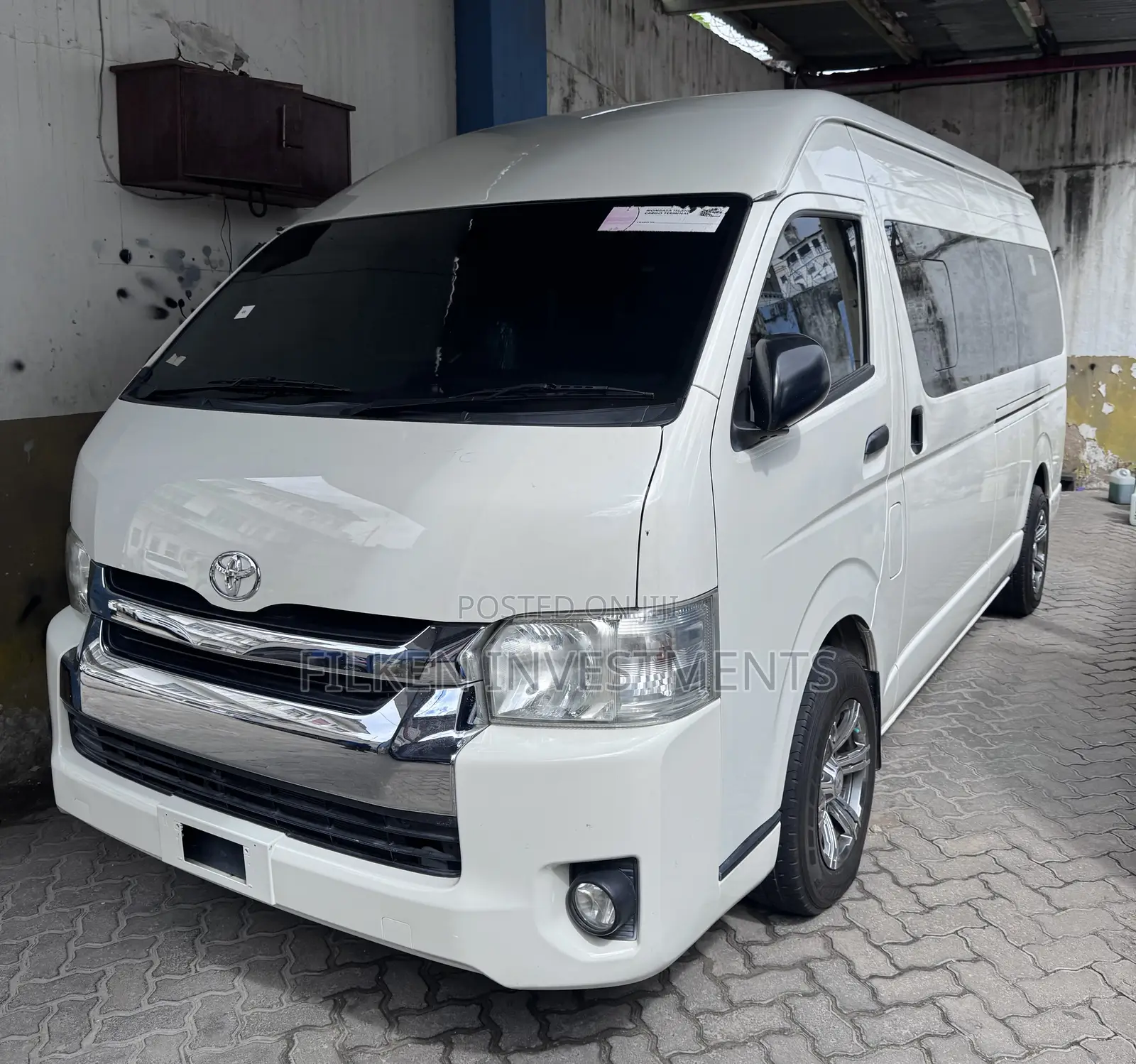 Toyota HiAce 2019 White